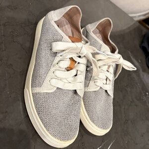 Women’s Olukai Pehuea Lī size 6.5. Tapa color.